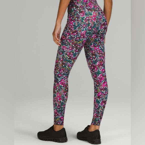 Lululemon Base Pace High-Rise Tight 28" *Brushed
Floral Electric Multi- size 4 - Picture 2 of 6